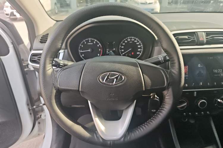 Used Hyundai Verna (older generation) 2017 1.4L Manual Refreshed Version China VI Standard Steering Wheel