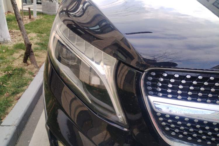 Used Mercedes-Benz V-Class 
