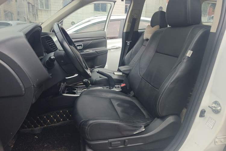 Used Mitsubishi Outlander 2018 2.0L Two-Wheel Drive Glory Edition 5 Seats
