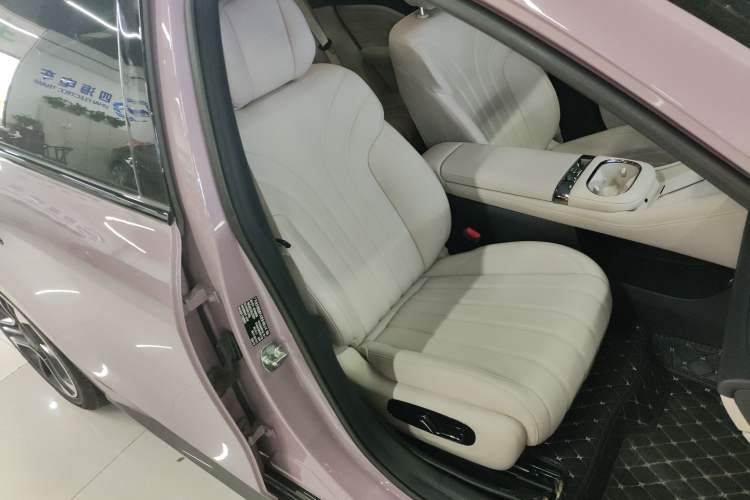 Used AION RT 2025 650 LiDAR Edition Right Front Seat