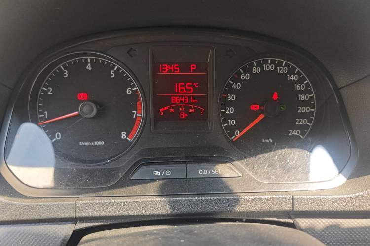 Used Volkswagen Jetta 2013 1.6L Automatic Fashion Model Odometer Close Up