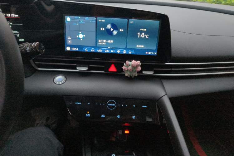 Used Hyundai Elantra 2022 1.5L CVT LUX Prestige Edition Audio And AC Panel