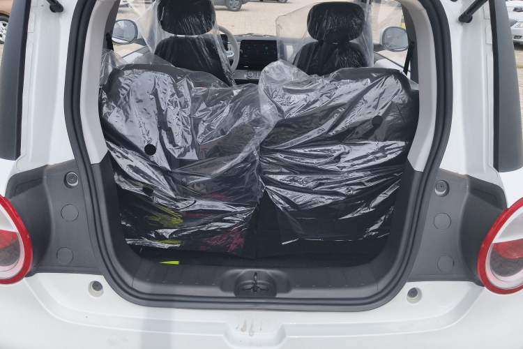 Used CHANGAN NEVO Lumin 2026 Model Treasure Edition 205km Beloved Beige Guoxuan
