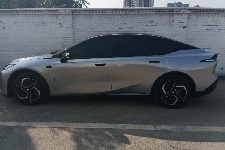 Used Deepal L07 2025 530 Ultra DeepBlue Intelligent Driving AD PRO Pure-Electric Version
