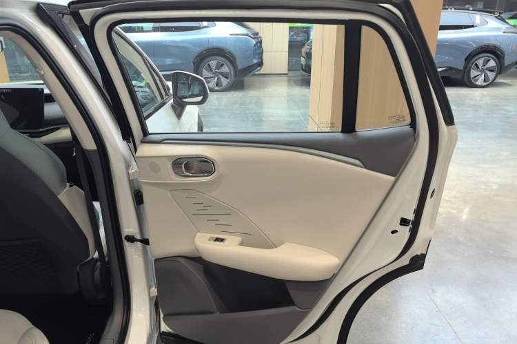 Used Lynk & Co 06 EM-P 2023 EM-P 56 Standard Range Pro