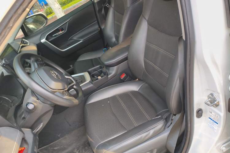 Used Toyota RAV4 2021 2.0L CVT 4x4 Trend Edition Left Front Seat