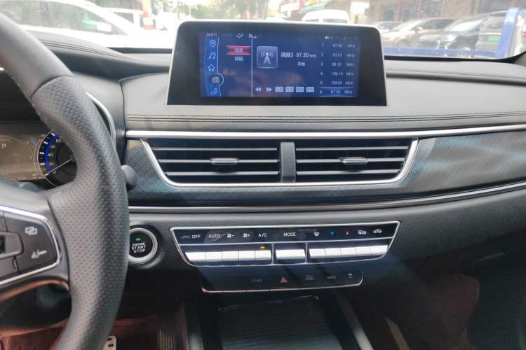 Used Dongfeng Fengon 580 New Energy 2019 1.8L PHEV Zhihao Model 7 Seats Audio And AC Panel