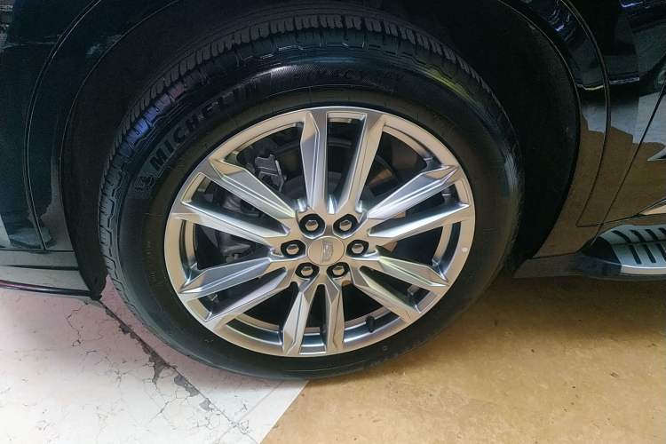 Used Cadillac XT6 2022 2.0T Six-Seater Four-Wheel Drive Luxury Version Left Front Wheel Hub