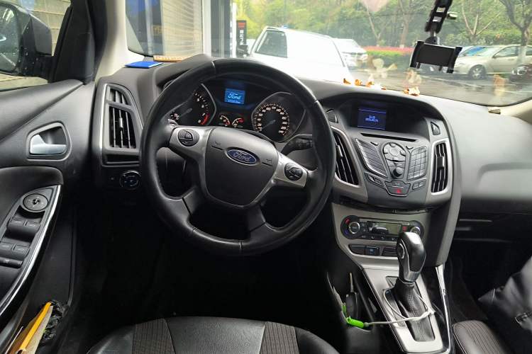 Used Ford Focus 2012 Sedan 1.6L Automatic Fashion Edition
