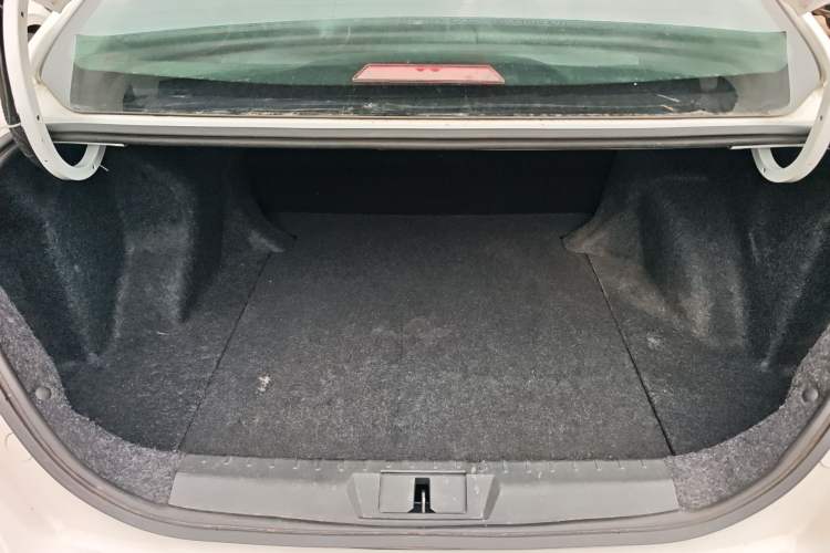 Used Geely Auto Emgrand 2019 Leading Edition 1.5L CVT Upward-Connected Model China VI Standard
