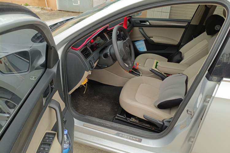 Used Volkswagen Santana 2014 1.6L Automatic 30th Anniversary Edition
