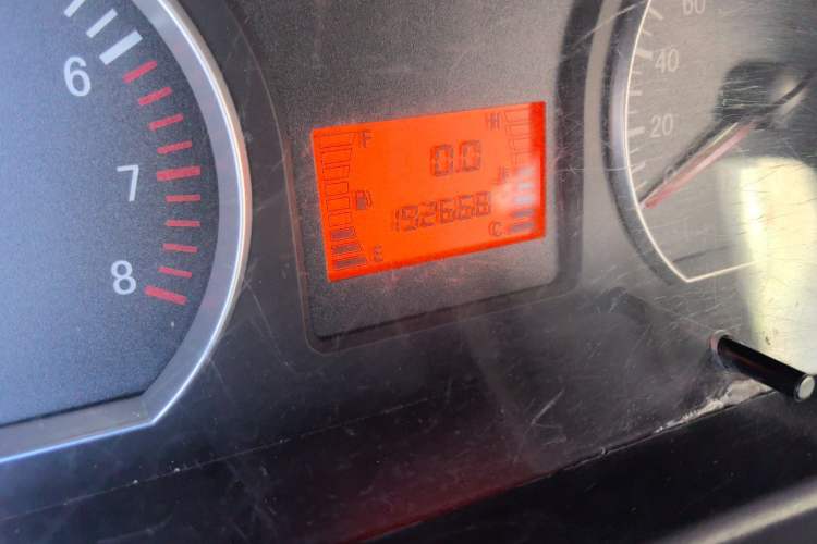 Used FORTHING Lingzhi 2014 V3 1.5L 7-Seater Comfort Model Odometer Close Up