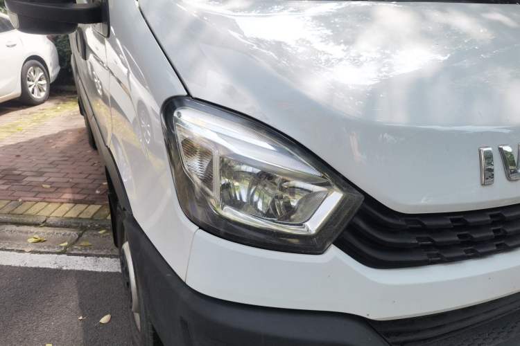 Used Iveco Eurocargo 2021 2.0T Manual Super-Rui Short Wheelbase High-Roof Side-Sliding Door F1A