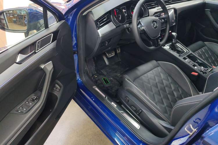 Used Volkswagen Magotan GTE Plug-in Hybrid 2020 GTE Luxury Model Driver Seat