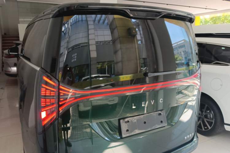 Used Geely Galaxy LEVC L380 2024 140-Degree 6-Seater All-Wheel-Drive Ultra