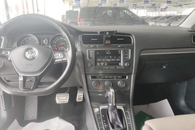 Used Volkswagen Golf 2017 230TSI Automatic Luxury Million-Vehicle Commemorative Edition