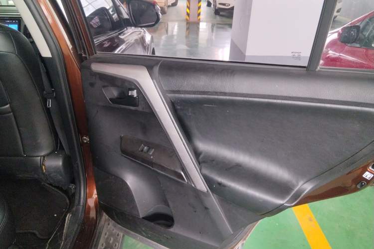 Used Toyota RAV4 2018 2.0L CVT Two-Wheel Drive Fashion X Edition