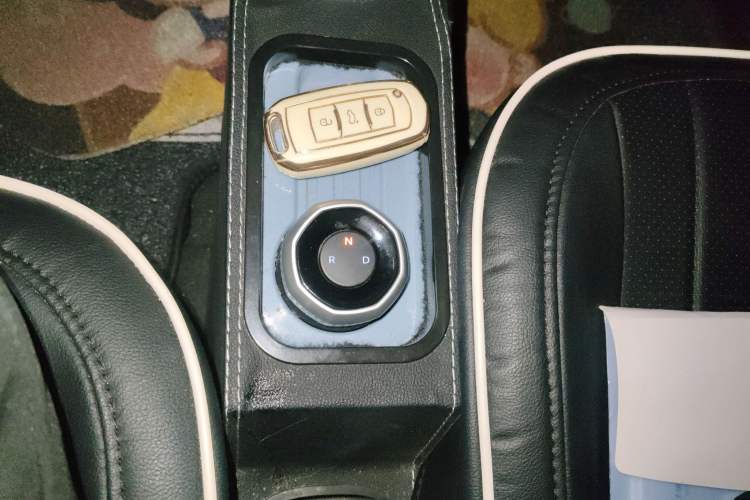 Used Geely Galaxy Panda 2023 Panda Mini 200km Dynamic Bear Gear Lever