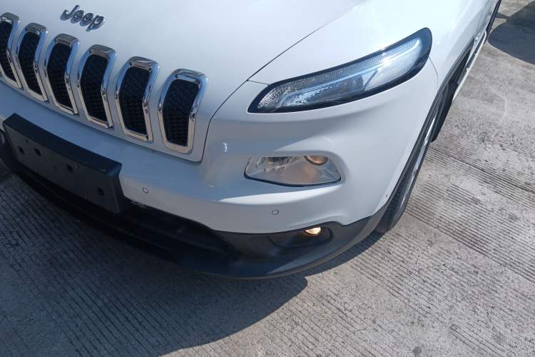 Used Jeep Cherokee 2016 2.0L Superior Edition