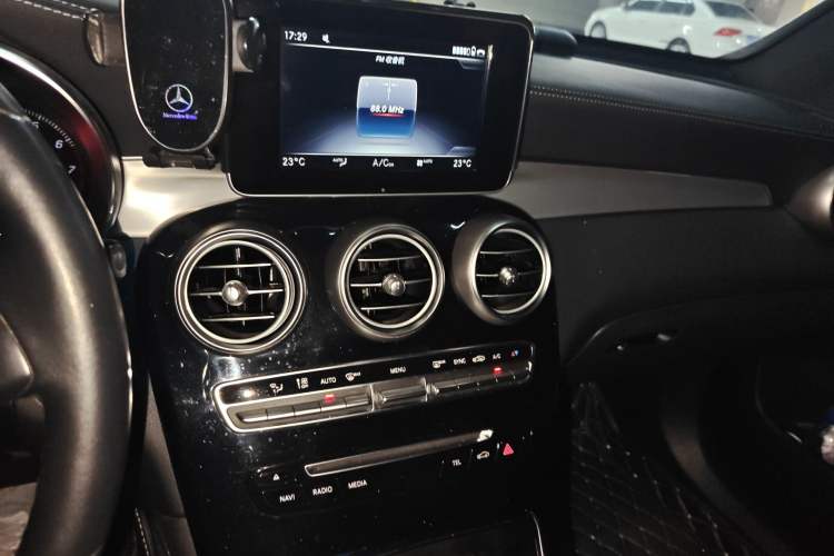 Used Mercedes-Benz GLC 2019 GLC 200 L 4MATIC Audio And AC Panel