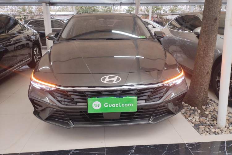 Used Hyundai Elantra 2023 1.5L CVT LUX Prestige Edition
