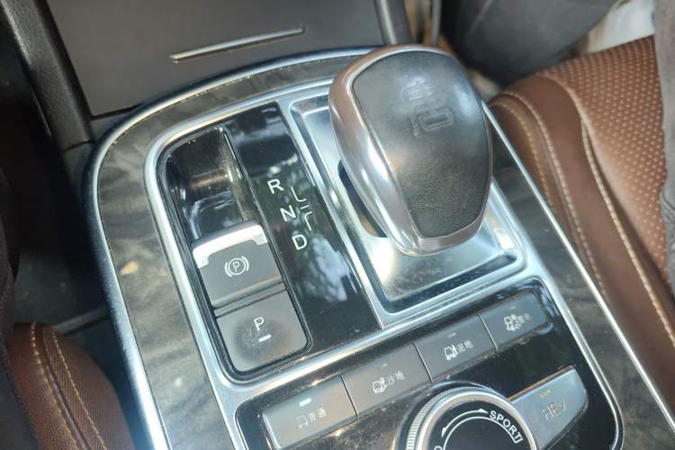 Used BYD Tang New Energy 2015 2.0T Four-Wheel-Drive Flagship Model