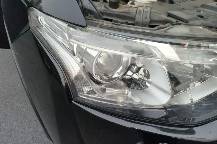 Used Mitsubishi Outlander 2014 2.4L 4x4 Deluxe Value Edition 5 Seats Right Front Headlight