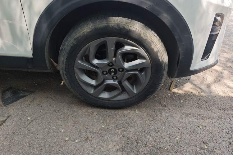 Used Kia kx1 Stonic 2019 1.4L Automatic Fun Edition China VI Right Front Wheel Hub