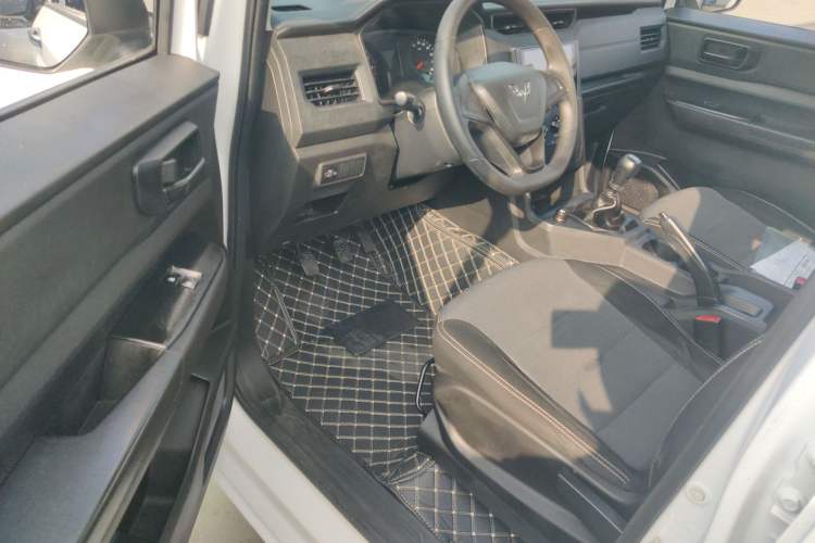 Used Wuling Hongguang PLUS 2019 1.5T Manual Standard Edition 5 Seats
