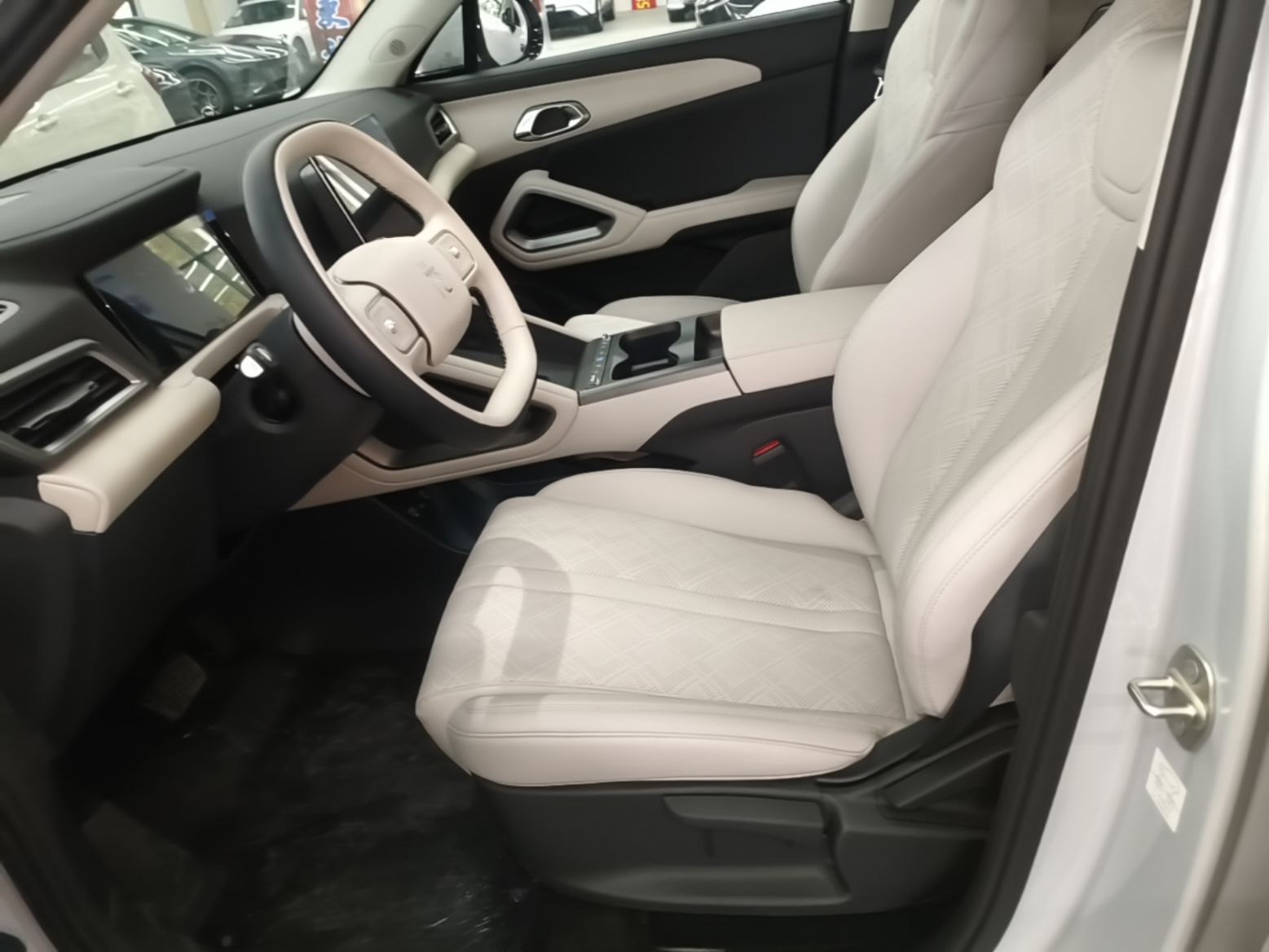 BYD Yuan UP 2027 Model Flying Edition 401KM Navigation Version — снимка 17