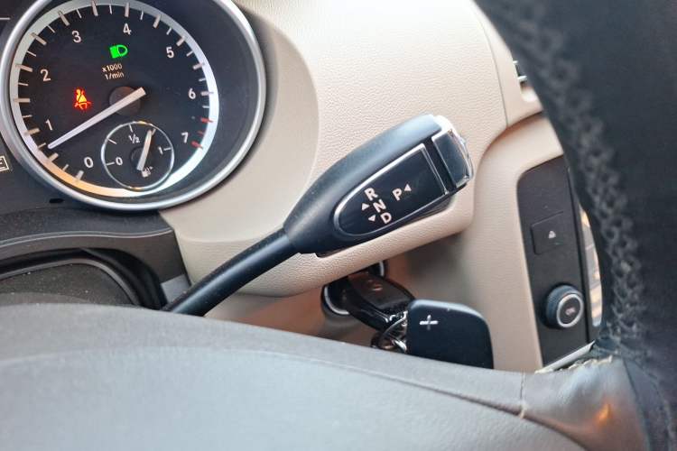 Used Mercedes-Benz R-Class 2014 R 320 4MATIC Luxury Model