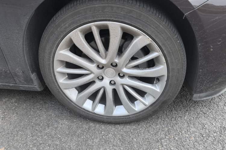 Used Buick LaCrosse 2018 28T Luxury Model Right Front Wheel Hub