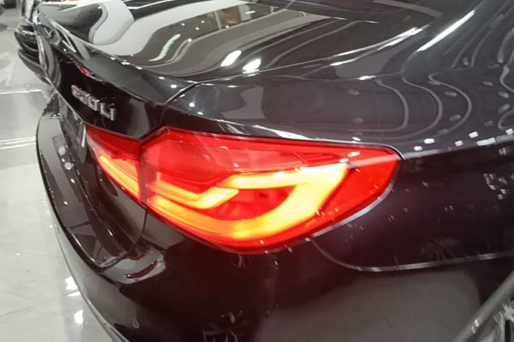 Used BMW 5 Series 2019 Facelifted 530Li Leading Edition M Sport Package
