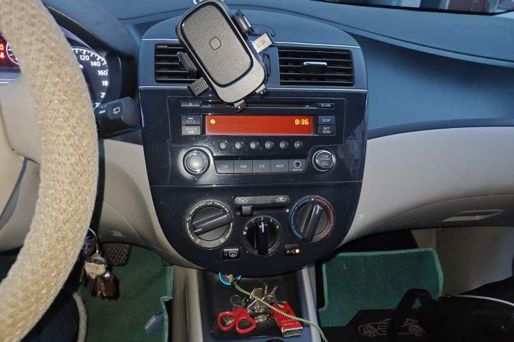 Used Nissan Tiida 2011 1.6L Manual Comfort Edition