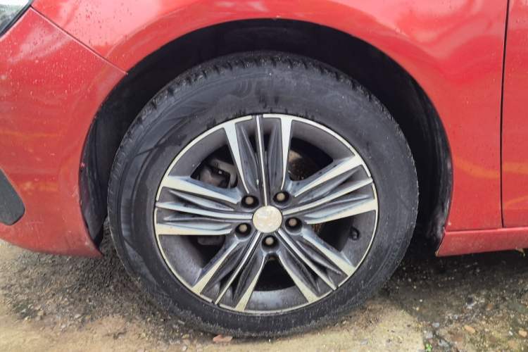 Used Peugeot 308 2016 230THP Automatic Luxury Edition Left Front Wheel Hub