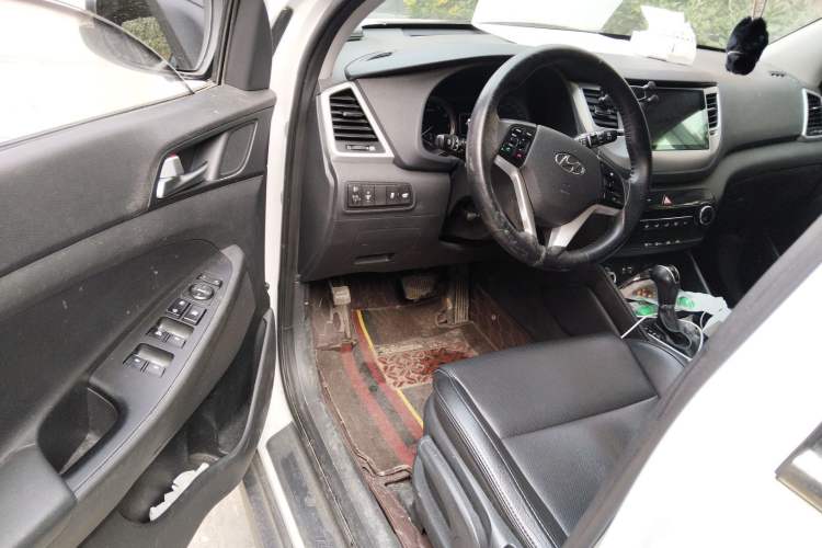 Used Hyundai Tucson 2015 2.0L Automatic Two-Wheel Drive Smart Version
