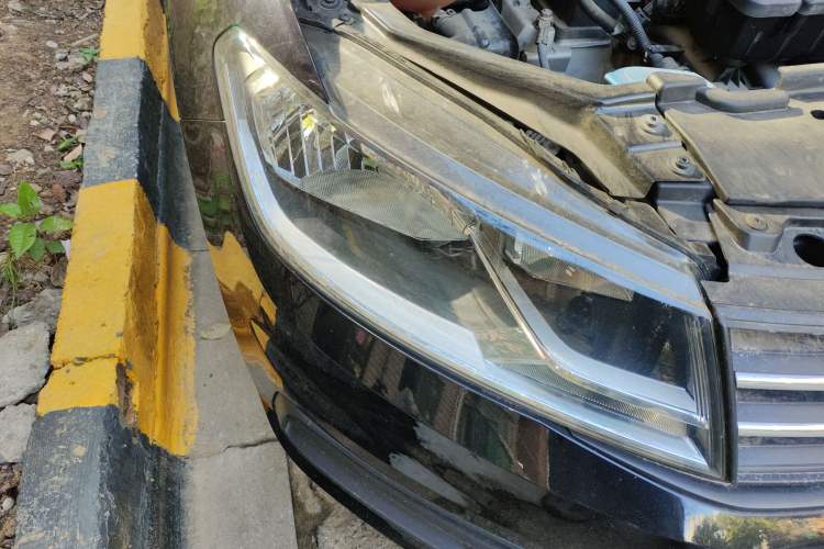 Used Volkswagen Santana 2018 1.5L Manual Fashion Edition Right Front Headlight