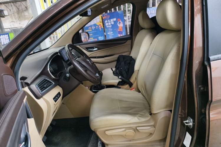 Used Baojun 730 2017 1.5T Manual Fashion Version 7 Seats China V Emission Standard Left Front Seat