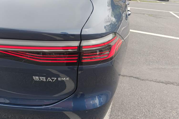 Used Geely Galaxy A7 2025 Model EM-i 150km Starship Edition Right Rear Taillight