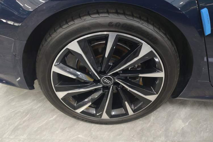 Used Audi A7L 2022 55 TFSI quattro S-line Zhiyuan Crystal Flow Package
