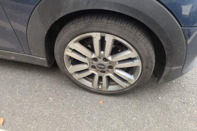 Used MINI 2016 1.5T COOPER SEVEN Five-Door Edition Right Front Wheel Hub