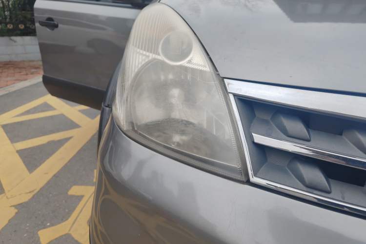 Used Nissan Livina 2010 JINRUI Edition 1.6L Manual Smart Model Right Front Headlight