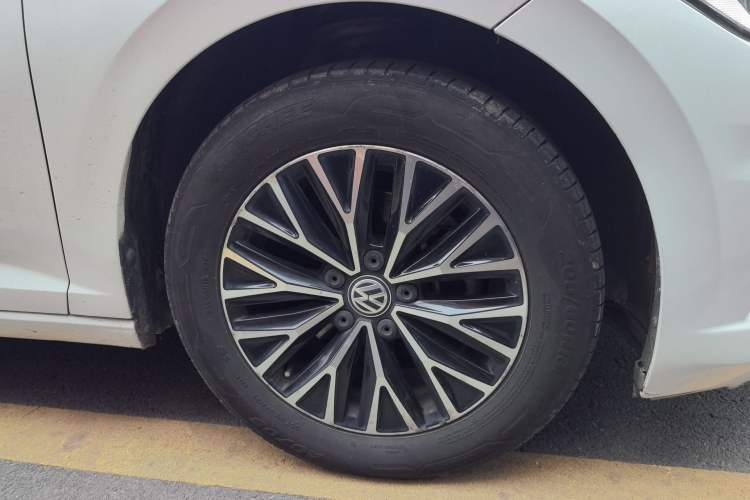 Used Volkswagen Sagitar 2021 200TSI DSG Comfort Connect Edition Right Rear Wheel Hub