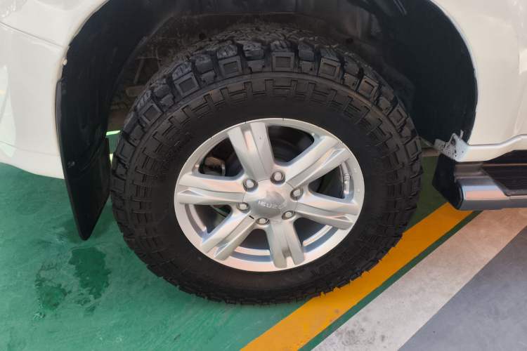 Used Isuzu mu-X 2017 3.0T Four-Wheel Drive Automatic Luxury 7-Seater China IV Standard
