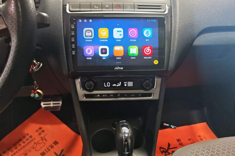 Used Volkswagen Polo 2014 1.6L Cross Polo Automatic Audio And AC Panel