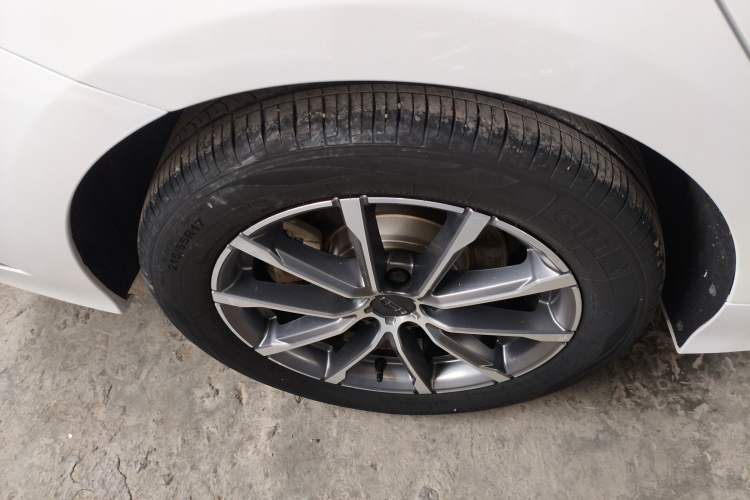 Used Geely Auto Emgrand GT 2021 1.8T Flagship Edition Right Rear Wheel Hub