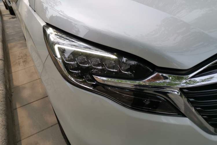 Used Buick GL8 2020 ES Land Cruiser 653T Flagship Model Right Front Headlight