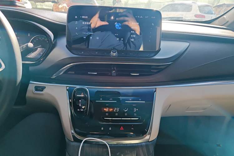 Used Buick GL8 2021 Land Cruiser Executive Class 652T Smart Luxury Model
