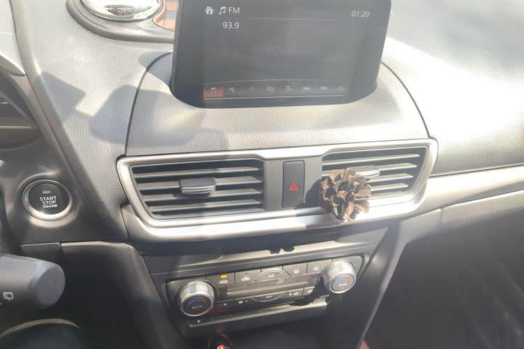 Used Mazda 3 Axela 2017 Hatchback 1.5L Automatic Luxury Model Emission Standard China V Audio And AC Panel