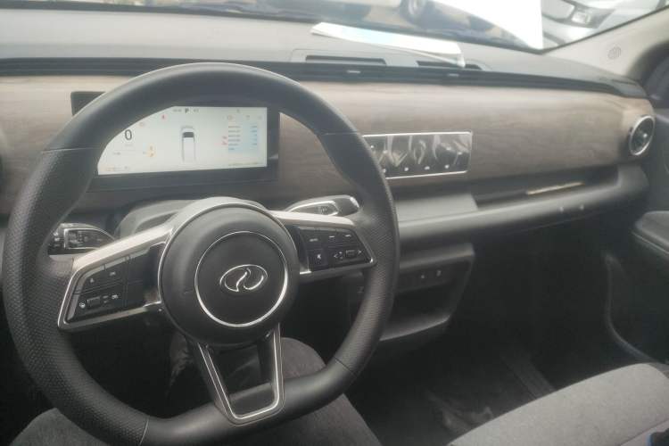 Used Ruichi EC75 2025 Model Passenger Vehicle Smart Driving Ultra-Charging Edition, Pioneer Type I, 52.16 kWh